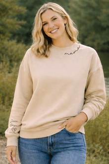 Minimalist Mama curve neck design with Custom Names — view 6